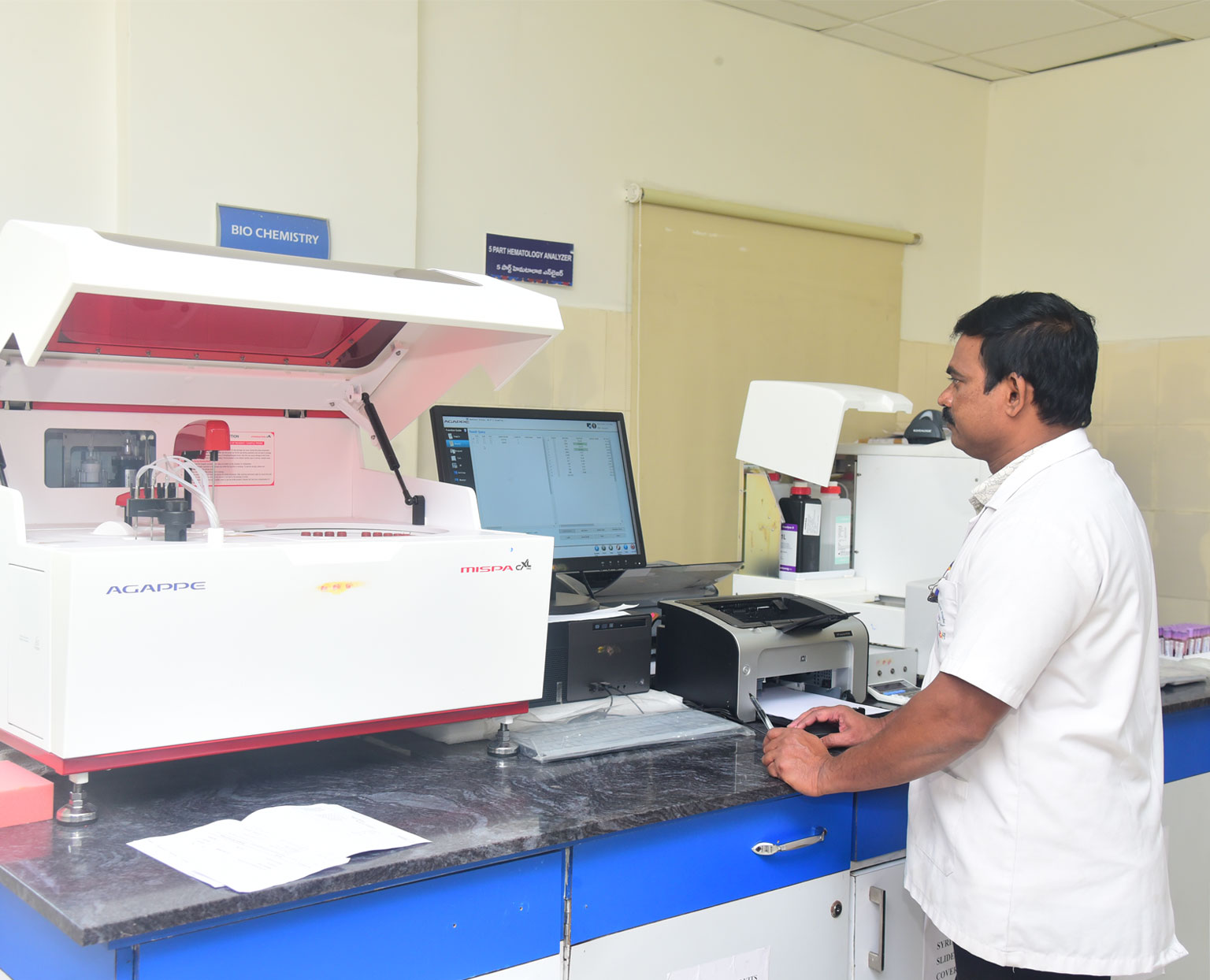 https://www.gmrcarehospitals.in/wp-content/uploads/2022/12/diagnostics-lab.jpg